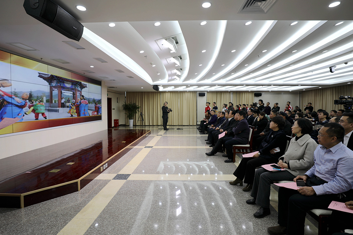 1545880520152349.jpg 河北省”五個十“網(wǎng)絡(luò)評選活動總結(jié)交流會現(xiàn)場.jpg